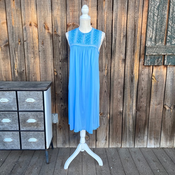 Vanity Fair Other - Vanity Fair X Small short gown and lond duster with front zip and pockets